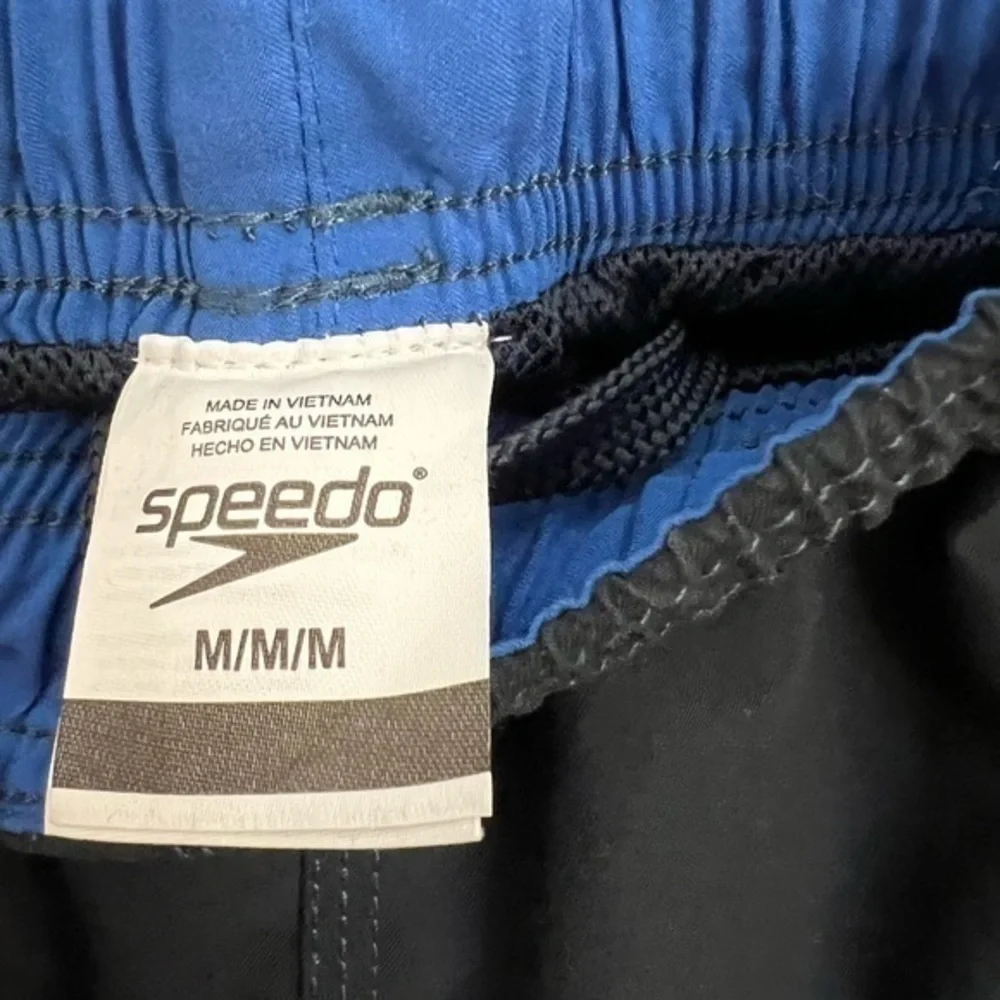 Mens Speedo swim shorts. Size medium. - Picture 4 of 4